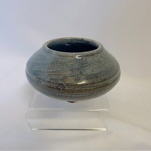 Ikebana Hand Made Pottery Footed Flower Frog Swirl Top Ribbed Middle Blue to Bla
